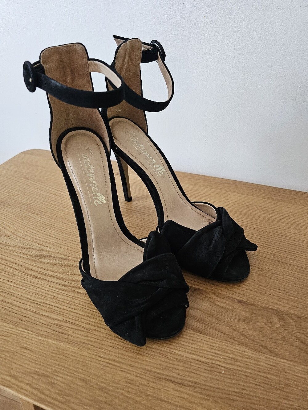 L'intervalle Black Suede Knot Bow Ankle-Strap Stiletto Heels Size 6